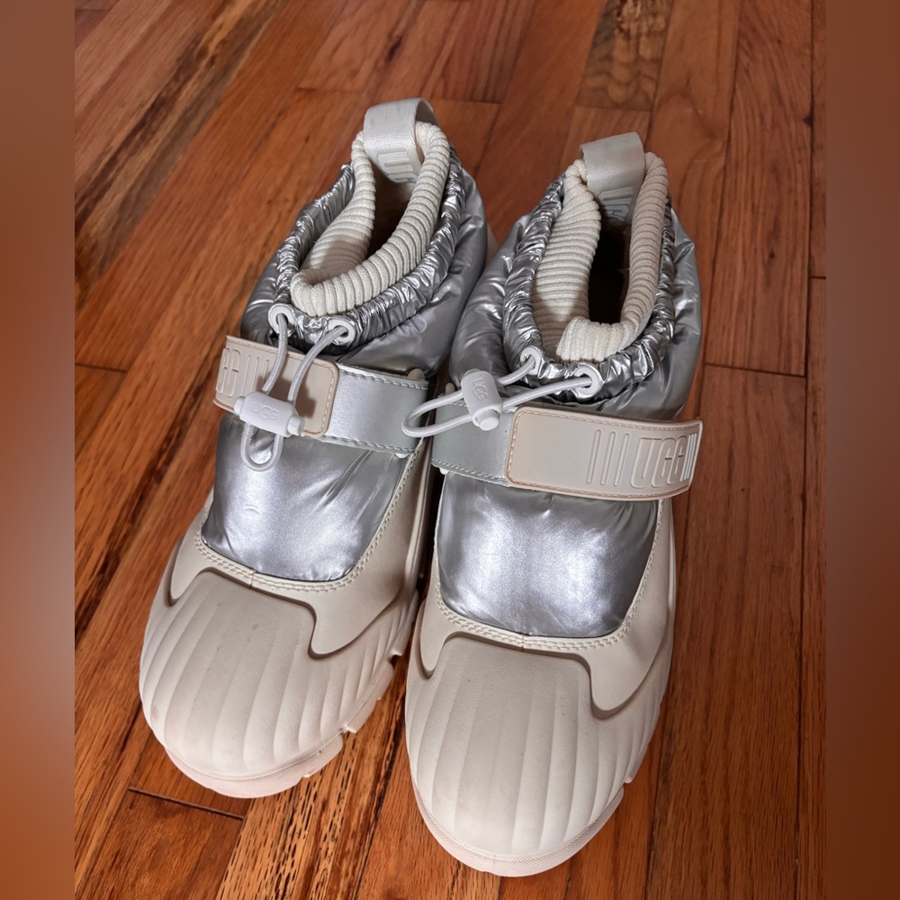 UGG Adiroam Ankle Hiker Brushed Silver Waterproof Snow Boot Womens Size 9.5